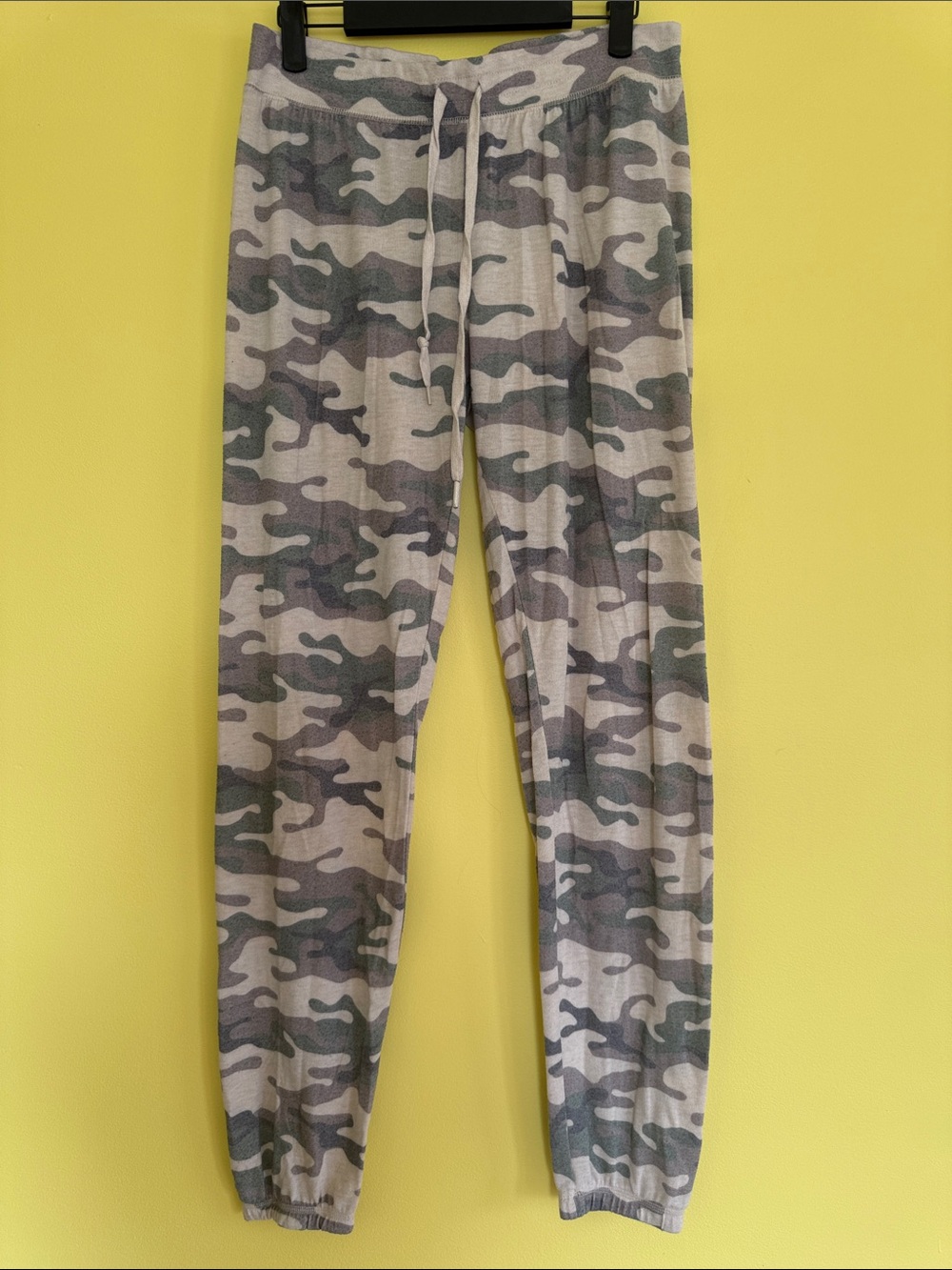 Women's Camo Drawstring Joggers in Gray & Green